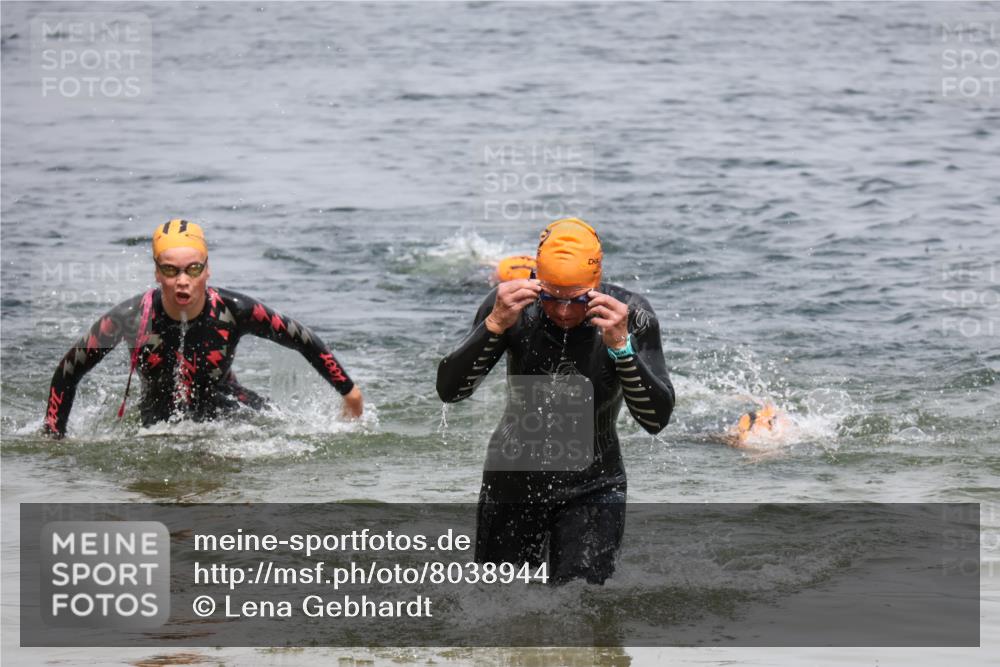 21.06.2025 - 27. Vierlanden-Triathlon Lena Gebhardt http://msf.ph/oto/8038944 15.06.2025 12:29:48 Schwimmen 1073, 1074, 1075 meine-sportfotos.de