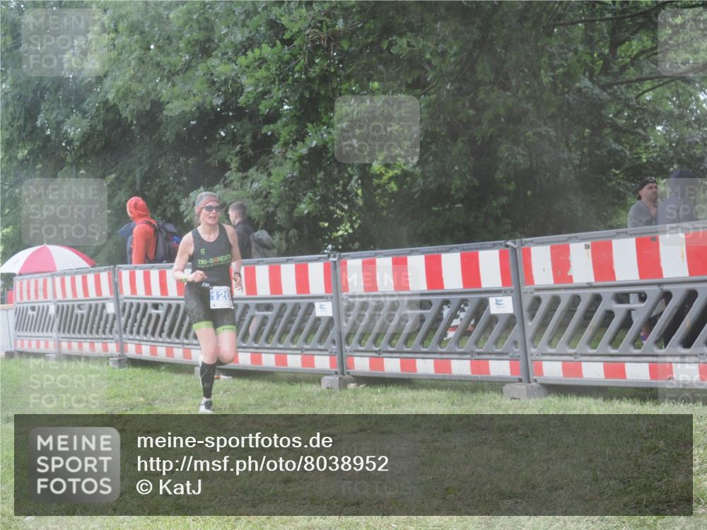 21.06.2025 - 27. Vierlanden-Triathlon KatJ http://msf.ph/oto/8038952 15.06.2025 14:22:08 Ziel 1201, 1226 meine-sportfotos.de