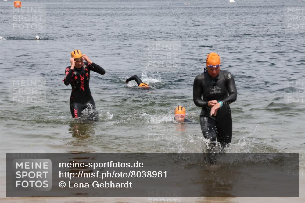 21.06.2025 - 27. Vierlanden-Triathlon Lena Gebhardt http://msf.ph/oto/8038961 15.06.2025 12:29:50 Schwimmen 1073, 1074, 1075 meine-sportfotos.de