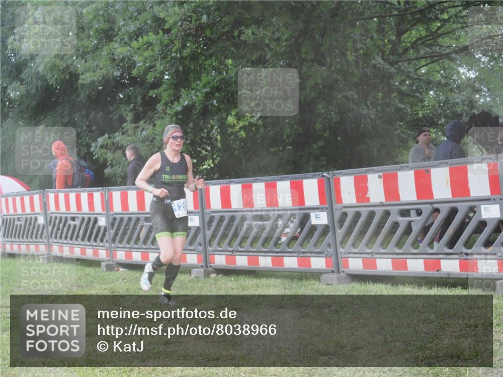 21.06.2025 - 27. Vierlanden-Triathlon KatJ http://msf.ph/oto/8038966 15.06.2025 14:22:09 Ziel 1201, 1226 meine-sportfotos.de