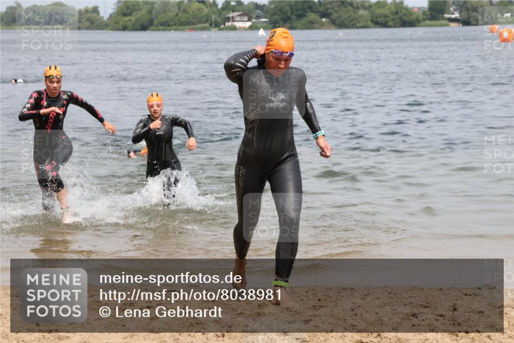 21.06.2025 - 27. Vierlanden-Triathlon Lena Gebhardt http://msf.ph/oto/8038981 15.06.2025 12:29:53 Schwimmen 1073, 1074, 1075, 1076 meine-sportfotos.de