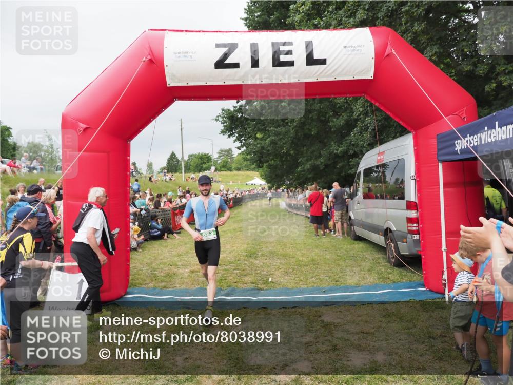 21.06.2025 - 27. Vierlanden-Triathlon MichiJ http://msf.ph/oto/8038991 15.06.2026 13:19:24 Ziel 683 meine-sportfotos.de