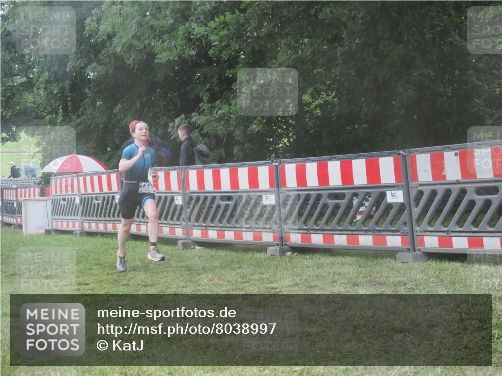 21.06.2025 - 27. Vierlanden-Triathlon KatJ http://msf.ph/oto/8038997 15.06.2025 14:22:15 Ziel 1226, 1259 meine-sportfotos.de