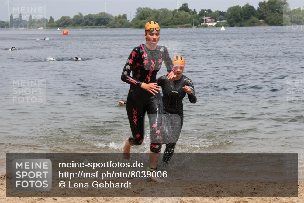 21.06.2025 - 27. Vierlanden-Triathlon Lena Gebhardt http://msf.ph/oto/8039006 15.06.2025 12:29:54 Schwimmen 1073, 1074, 1075, 1076 meine-sportfotos.de