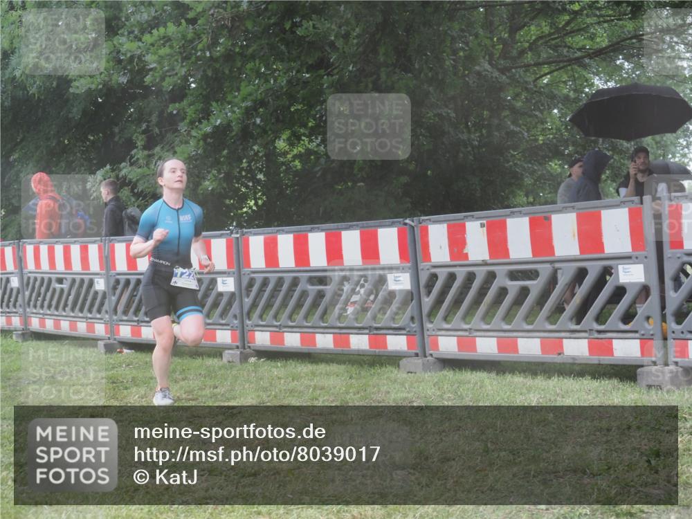 21.06.2025 - 27. Vierlanden-Triathlon KatJ http://msf.ph/oto/8039017 15.06.2025 14:22:15 Ziel 1226, 1259 meine-sportfotos.de