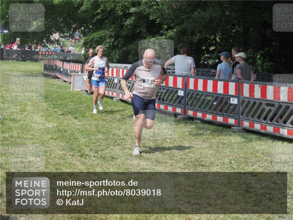 21.06.2025 - 27. Vierlanden-Triathlon KatJ http://msf.ph/oto/8039018 15.06.2025 11:34:37 Schwimmen 893 meine-sportfotos.de
