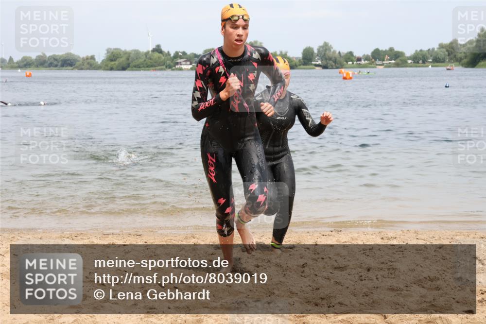 21.06.2025 - 27. Vierlanden-Triathlon Lena Gebhardt http://msf.ph/oto/8039019 15.06.2025 12:29:56 Schwimmen 1073, 1074, 1075, 1076 meine-sportfotos.de