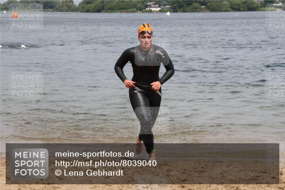 21.06.2025 - 27. Vierlanden-Triathlon Lena Gebhardt http://msf.ph/oto/8039040 15.06.2025 12:30:01 Schwimmen 1073, 1074, 1075, 1076 meine-sportfotos.de