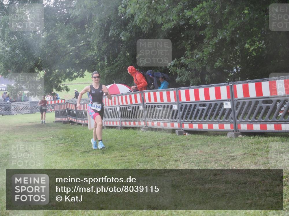 21.06.2025 - 27. Vierlanden-Triathlon KatJ http://msf.ph/oto/8039115 15.06.2025 14:22:26 Ziel 1177 meine-sportfotos.de