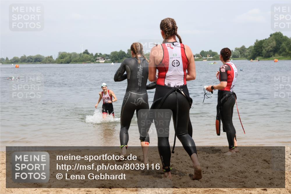 21.06.2025 - 27. Vierlanden-Triathlon Lena Gebhardt http://msf.ph/oto/8039116 15.06.2025 12:31:07 Schwimmen 1069, 1070, 1071, 1072 meine-sportfotos.de