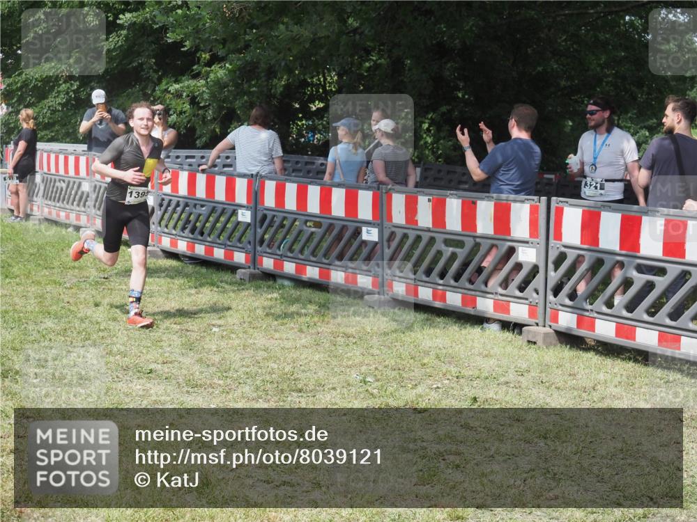 21.06.2025 - 27. Vierlanden-Triathlon KatJ http://msf.ph/oto/8039121 15.06.2025 11:34:58 Schwimmen  meine-sportfotos.de