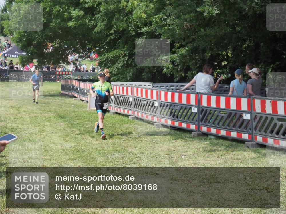 21.06.2025 - 27. Vierlanden-Triathlon KatJ http://msf.ph/oto/8039168 15.06.2025 11:35:18 Schwimmen  meine-sportfotos.de
