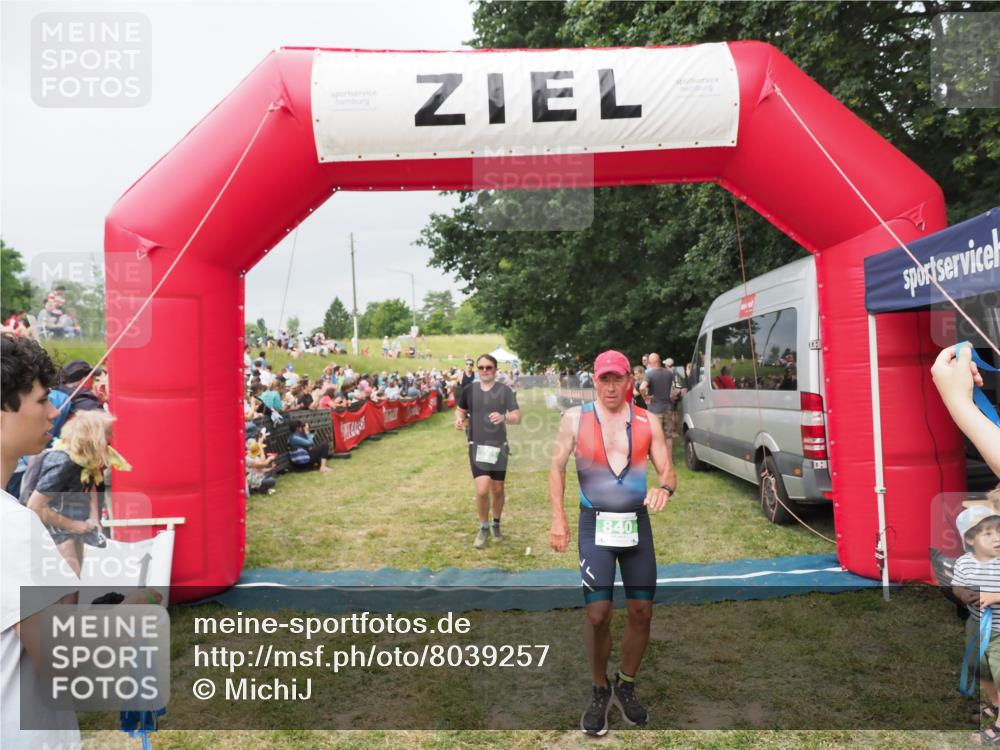 21.06.2025 - 27. Vierlanden-Triathlon MichiJ http://msf.ph/oto/8039257 15.06.2026 13:20:26 Ziel 641, 678, 741, 840 meine-sportfotos.de