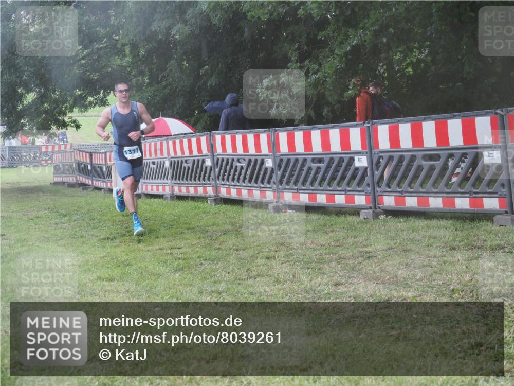 21.06.2025 - 27. Vierlanden-Triathlon KatJ http://msf.ph/oto/8039261 15.06.2025 14:22:48 Ziel 1202, 1317 meine-sportfotos.de
