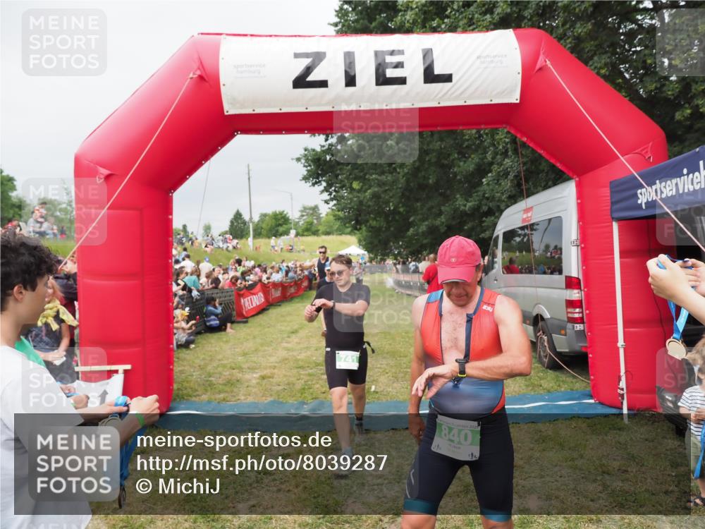 21.06.2025 - 27. Vierlanden-Triathlon MichiJ http://msf.ph/oto/8039287 15.06.2026 13:20:27 Ziel 641, 678, 741, 840 meine-sportfotos.de