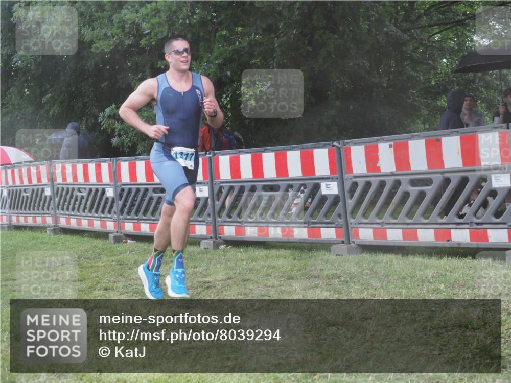 21.06.2025 - 27. Vierlanden-Triathlon KatJ http://msf.ph/oto/8039294 15.06.2025 14:22:49 Ziel 1202, 1317 meine-sportfotos.de