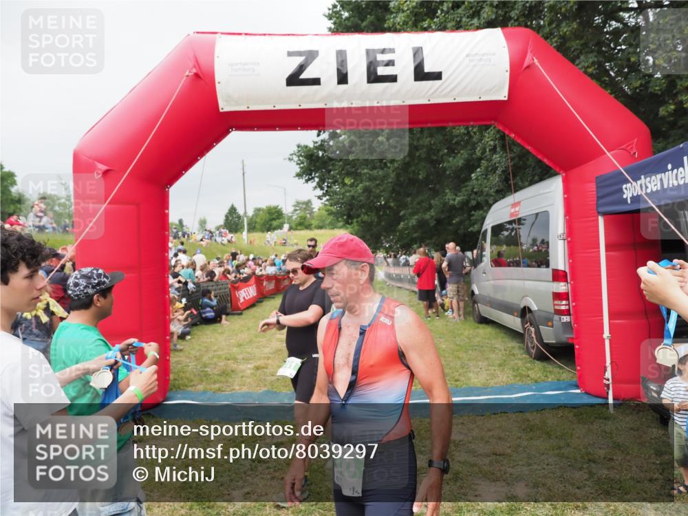 21.06.2025 - 27. Vierlanden-Triathlon MichiJ http://msf.ph/oto/8039297 15.06.2026 13:20:27 Ziel 641, 678, 741, 840 meine-sportfotos.de
