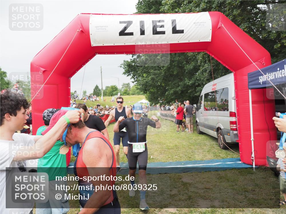 21.06.2025 - 27. Vierlanden-Triathlon MichiJ http://msf.ph/oto/8039325 15.06.2026 13:20:29 Ziel 641, 678, 709, 741, 840 meine-sportfotos.de