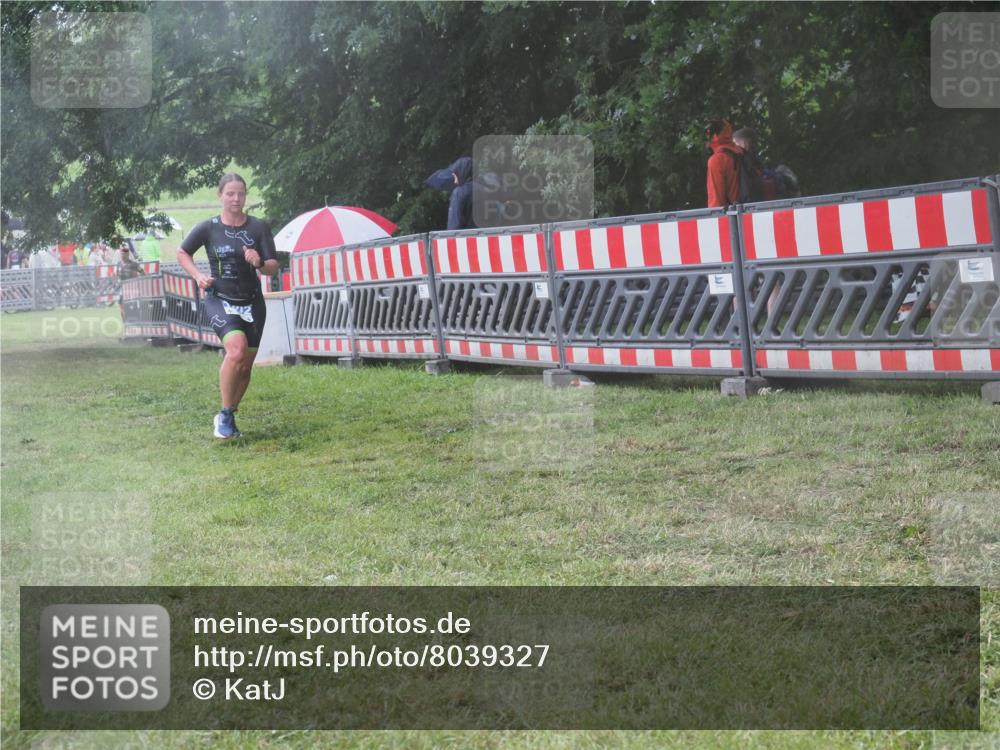 21.06.2025 - 27. Vierlanden-Triathlon KatJ http://msf.ph/oto/8039327 15.06.2025 14:22:56 Ziel 1202, 1270 meine-sportfotos.de