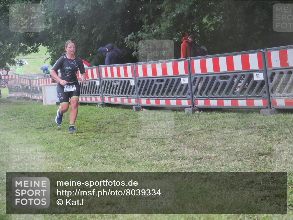 21.06.2025 - 27. Vierlanden-Triathlon KatJ http://msf.ph/oto/8039334 15.06.2025 14:22:57 Ziel 1202, 1270 meine-sportfotos.de
