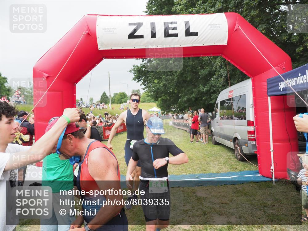 21.06.2025 - 27. Vierlanden-Triathlon MichiJ http://msf.ph/oto/8039335 15.06.2026 13:20:29 Ziel 641, 678, 709, 741, 840 meine-sportfotos.de