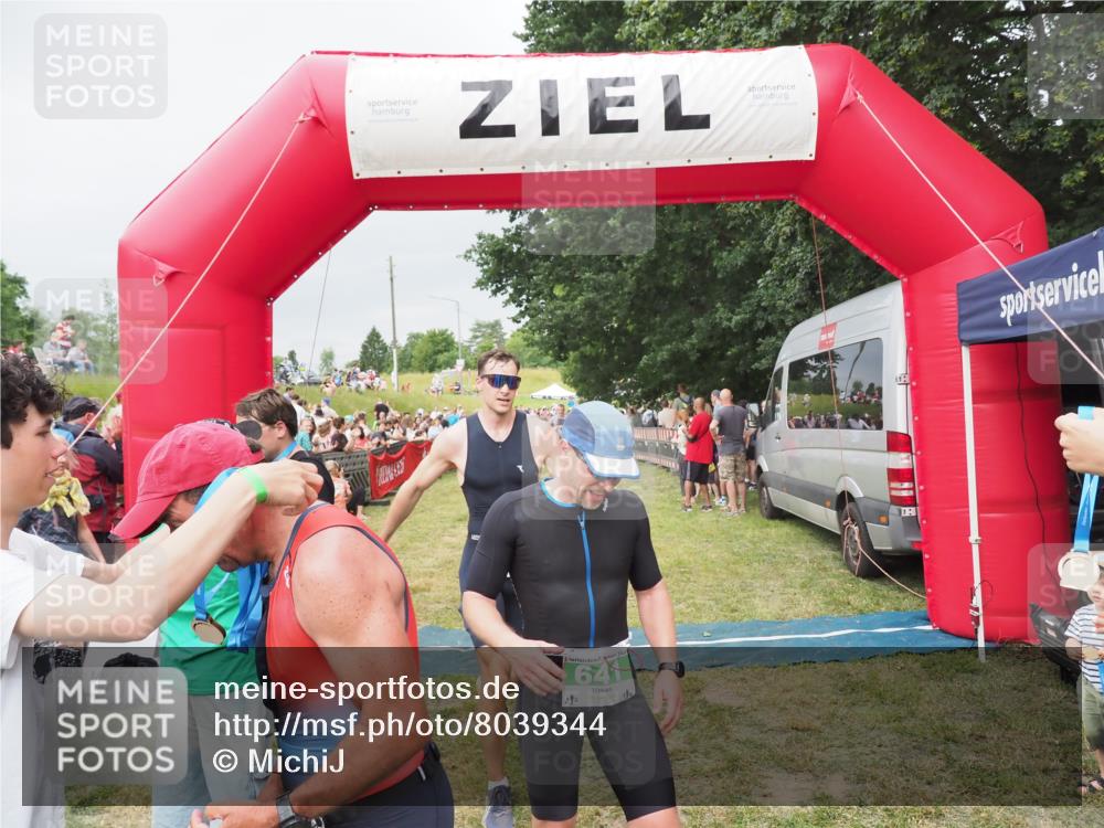 21.06.2025 - 27. Vierlanden-Triathlon MichiJ http://msf.ph/oto/8039344 15.06.2026 13:20:29 Ziel 641, 678, 709, 741, 840 meine-sportfotos.de