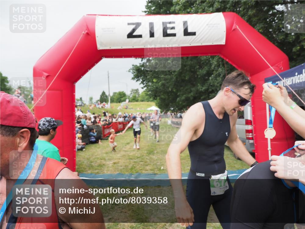 21.06.2025 - 27. Vierlanden-Triathlon MichiJ http://msf.ph/oto/8039358 15.06.2026 13:20:31 Ziel 641, 678, 688, 694, 709, 741, 840 meine-sportfotos.de
