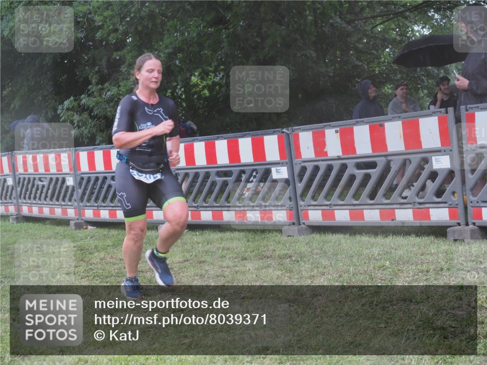 21.06.2025 - 27. Vierlanden-Triathlon KatJ http://msf.ph/oto/8039371 15.06.2025 14:22:58 Ziel 1202, 1270 meine-sportfotos.de