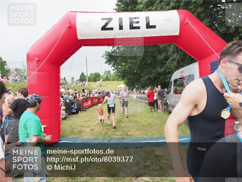21.06.2025 - 27. Vierlanden-Triathlon MichiJ http://msf.ph/oto/8039377 15.06.2026 13:20:32 Ziel 641, 678, 688, 694, 709, 741, 840 meine-sportfotos.de