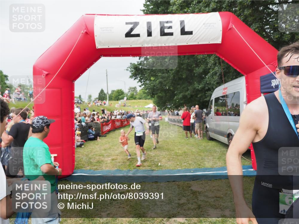 21.06.2025 - 27. Vierlanden-Triathlon MichiJ http://msf.ph/oto/8039391 15.06.2026 13:20:32 Ziel 641, 678, 688, 694, 709, 741, 840 meine-sportfotos.de