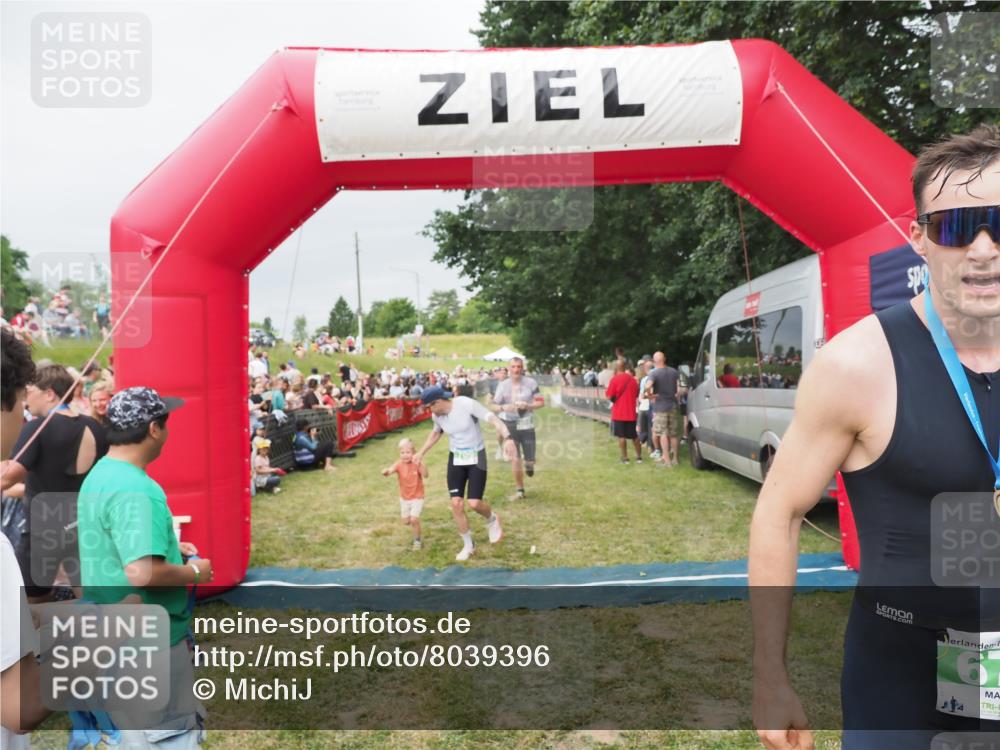 21.06.2025 - 27. Vierlanden-Triathlon MichiJ http://msf.ph/oto/8039396 15.06.2026 13:20:32 Ziel 641, 678, 688, 694, 709, 741, 840 meine-sportfotos.de