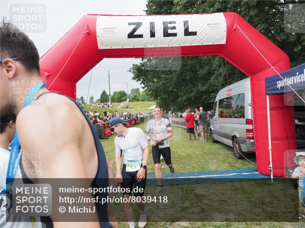 21.06.2025 - 27. Vierlanden-Triathlon MichiJ http://msf.ph/oto/8039418 15.06.2026 13:20:34 Ziel 641, 678, 688, 694, 709 meine-sportfotos.de