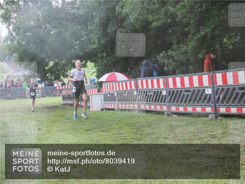 21.06.2025 - 27. Vierlanden-Triathlon KatJ http://msf.ph/oto/8039419 15.06.2025 14:23:10 Ziel 1273, 1275 meine-sportfotos.de