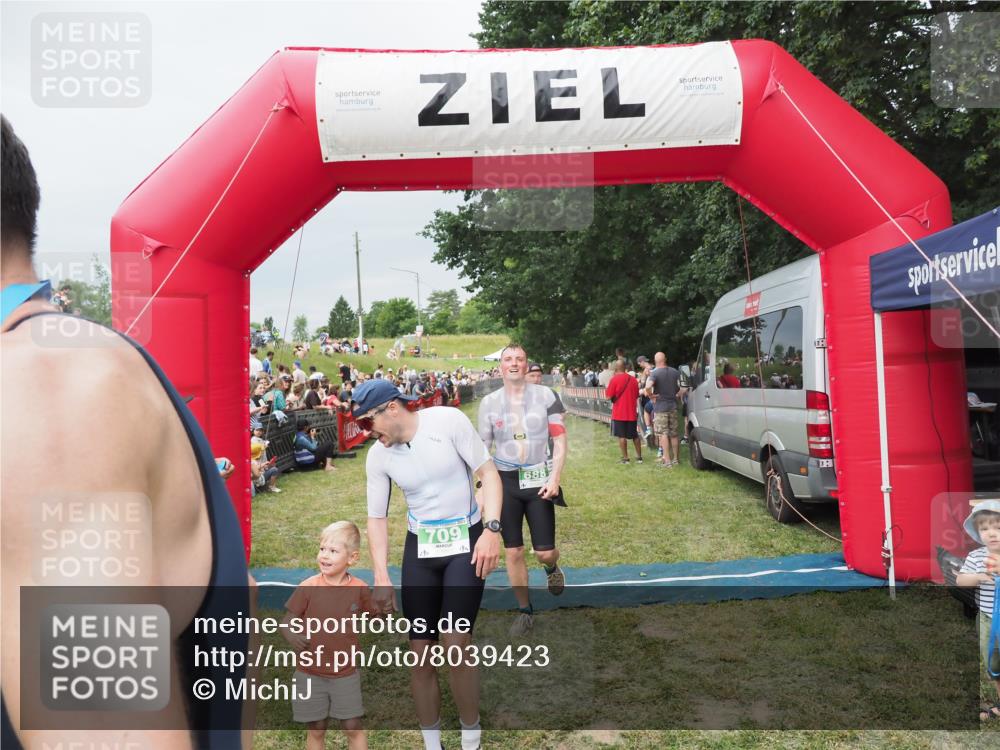 21.06.2025 - 27. Vierlanden-Triathlon MichiJ http://msf.ph/oto/8039423 15.06.2026 13:20:34 Ziel 641, 678, 688, 694, 709 meine-sportfotos.de
