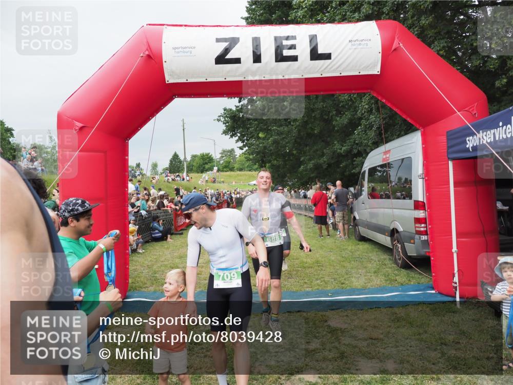 21.06.2025 - 27. Vierlanden-Triathlon MichiJ http://msf.ph/oto/8039428 15.06.2026 13:20:34 Ziel 641, 678, 688, 694, 709 meine-sportfotos.de