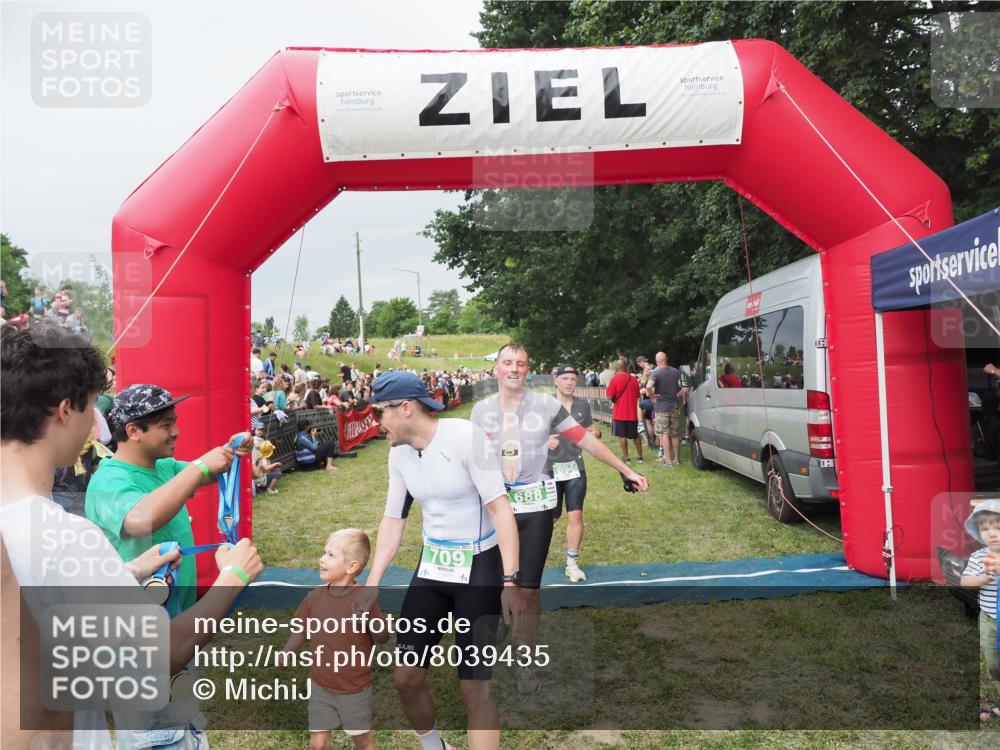21.06.2025 - 27. Vierlanden-Triathlon MichiJ http://msf.ph/oto/8039435 15.06.2026 13:20:34 Ziel 641, 678, 688, 694, 709 meine-sportfotos.de
