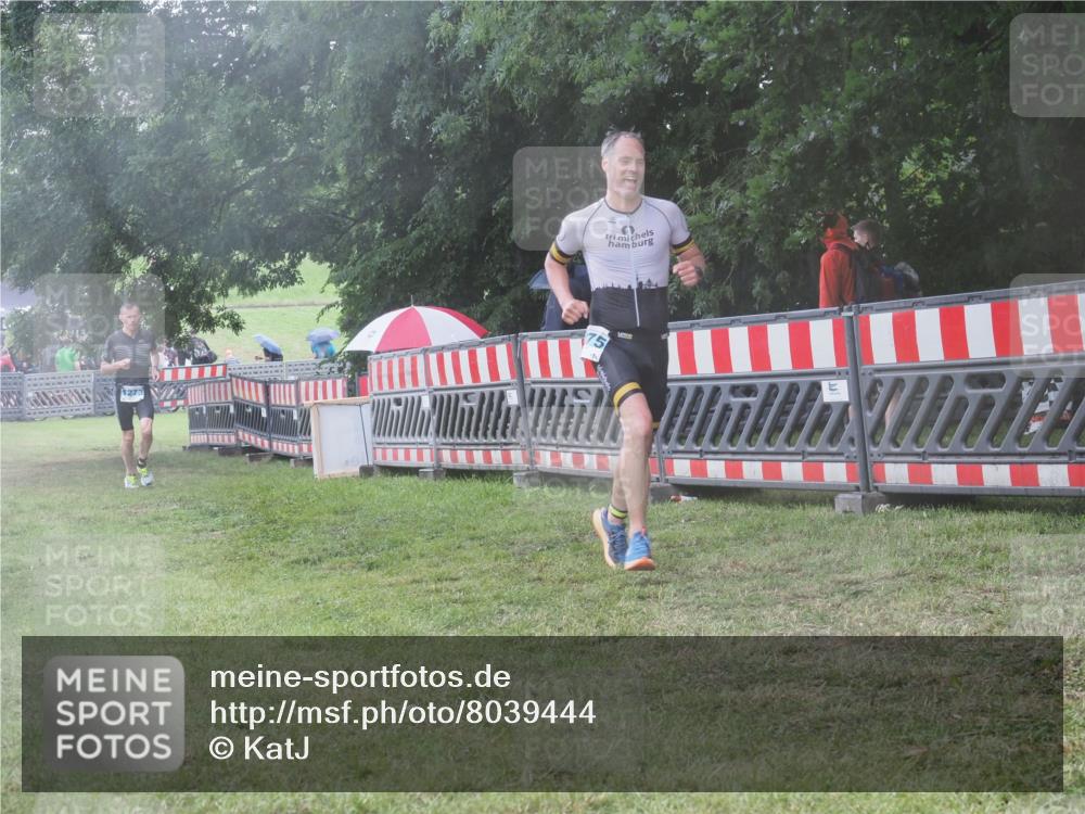 21.06.2025 - 27. Vierlanden-Triathlon KatJ http://msf.ph/oto/8039444 15.06.2025 14:23:12 Ziel 1273, 1275 meine-sportfotos.de
