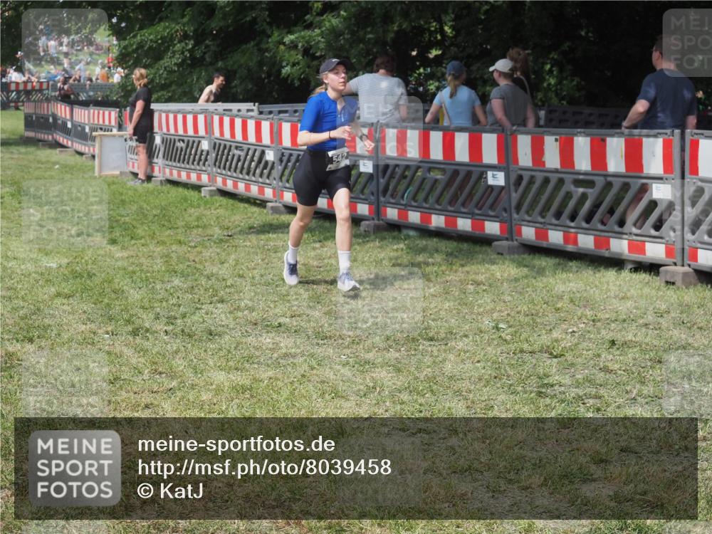 21.06.2025 - 27. Vierlanden-Triathlon KatJ http://msf.ph/oto/8039458 15.06.2025 11:36:00 Schwimmen  meine-sportfotos.de