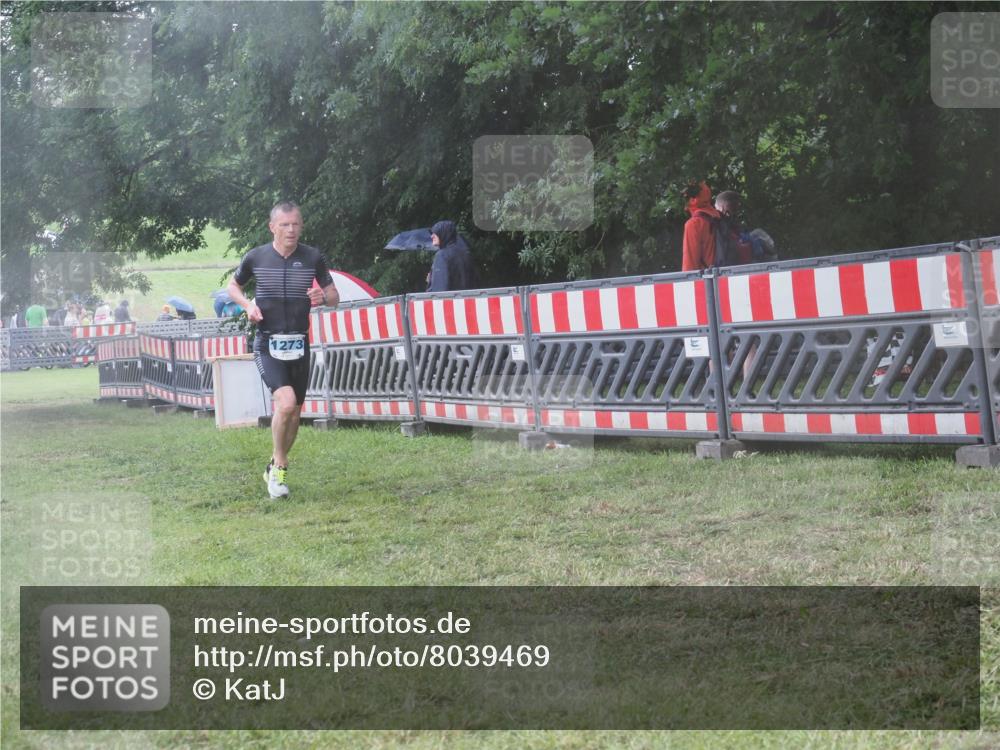 21.06.2025 - 27. Vierlanden-Triathlon KatJ http://msf.ph/oto/8039469 15.06.2025 14:23:14 Ziel 1273, 1275 meine-sportfotos.de