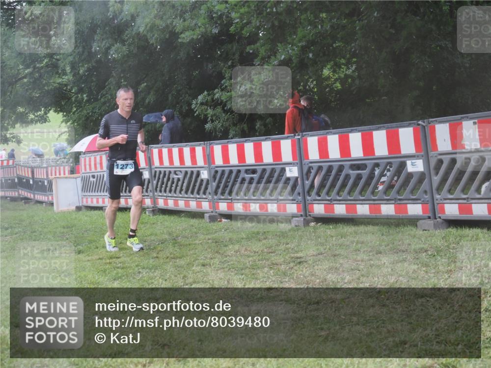 21.06.2025 - 27. Vierlanden-Triathlon KatJ http://msf.ph/oto/8039480 15.06.2025 14:23:14 Ziel 1273, 1275 meine-sportfotos.de