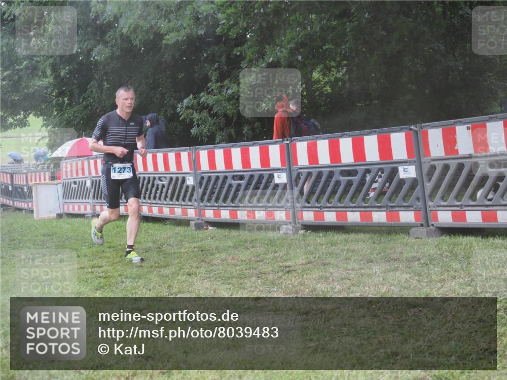 21.06.2025 - 27. Vierlanden-Triathlon KatJ http://msf.ph/oto/8039483 15.06.2025 14:23:15 Ziel 1273 meine-sportfotos.de
