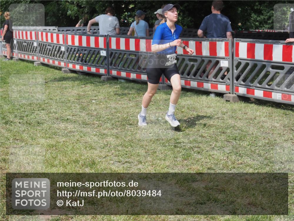 21.06.2025 - 27. Vierlanden-Triathlon KatJ http://msf.ph/oto/8039484 15.06.2025 11:36:01 Schwimmen  meine-sportfotos.de