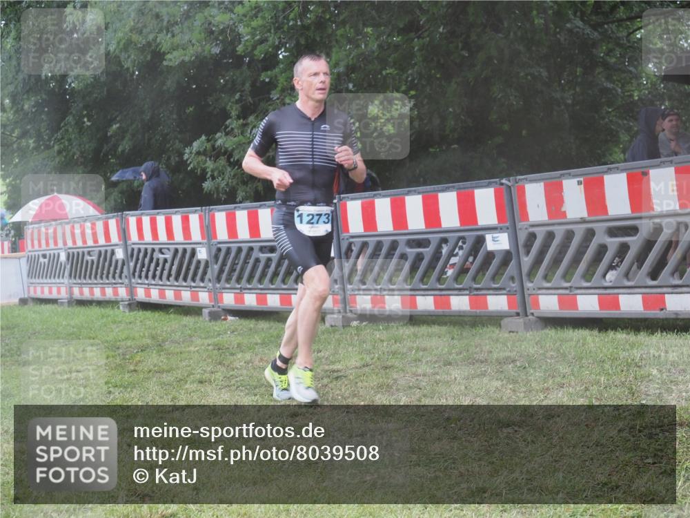 21.06.2025 - 27. Vierlanden-Triathlon KatJ http://msf.ph/oto/8039508 15.06.2025 14:23:15 Ziel 1273 meine-sportfotos.de