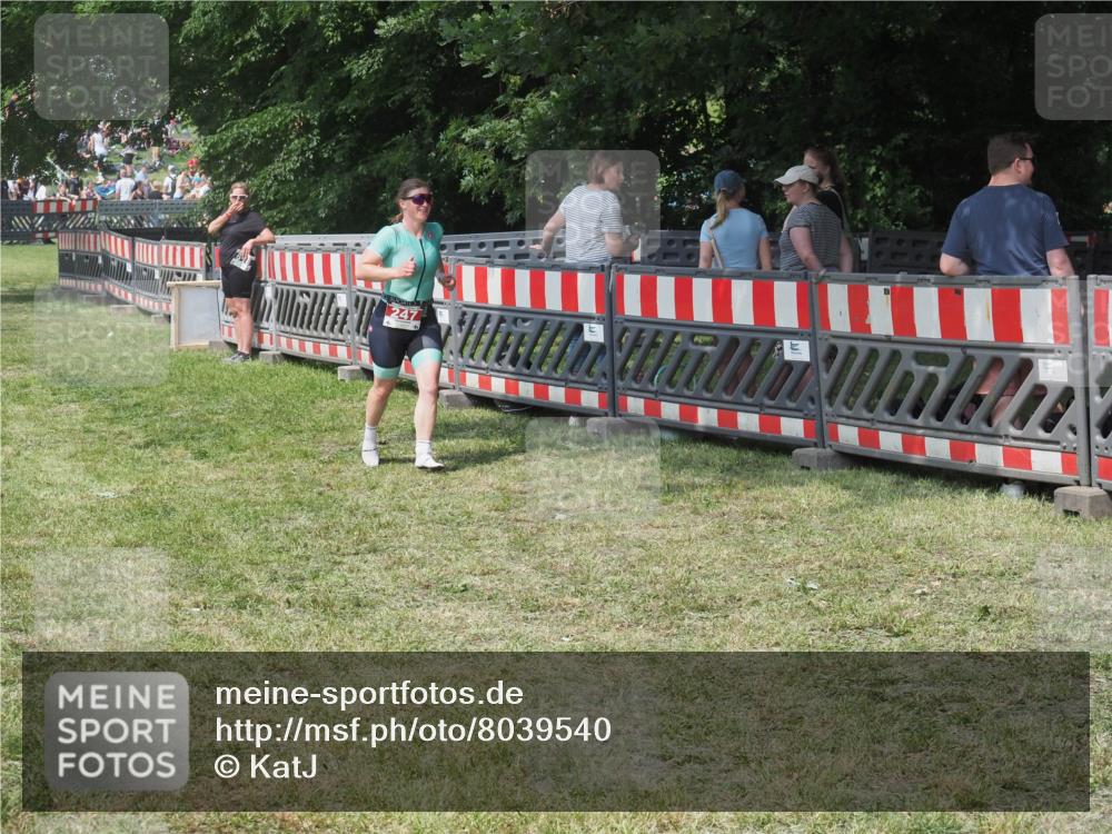 21.06.2025 - 27. Vierlanden-Triathlon KatJ http://msf.ph/oto/8039540 15.06.2025 11:36:16 Schwimmen  meine-sportfotos.de