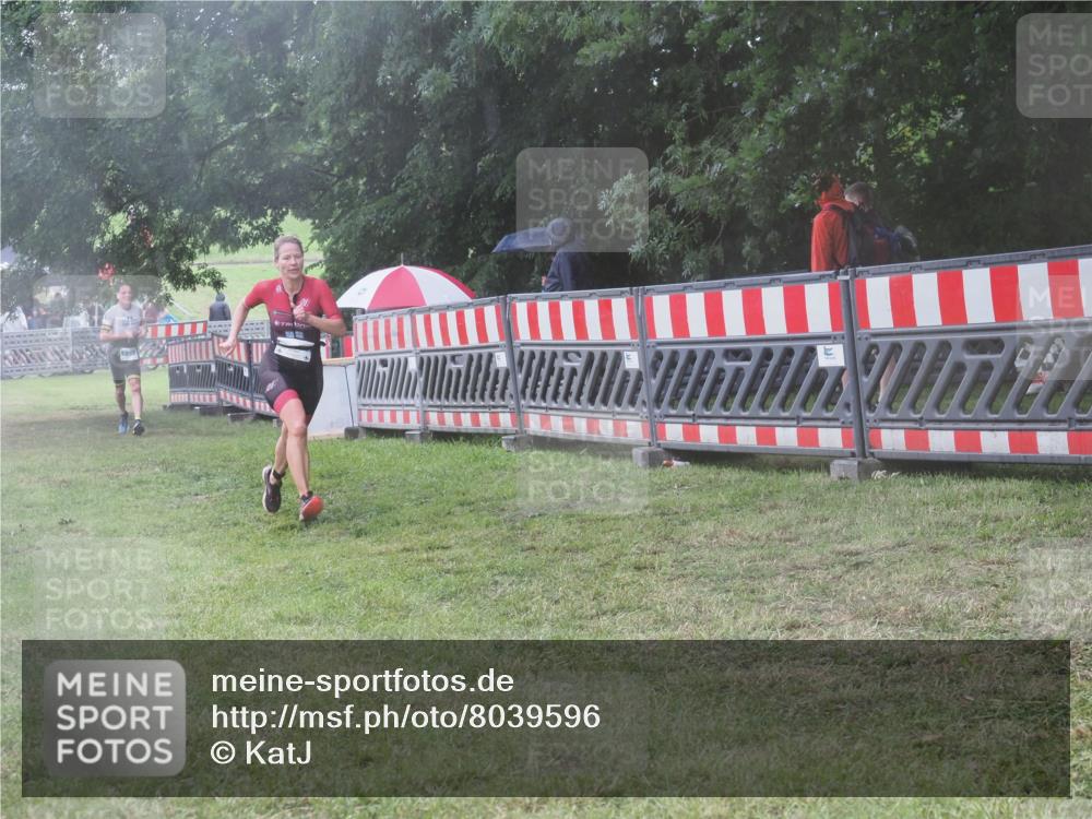 21.06.2025 - 27. Vierlanden-Triathlon KatJ http://msf.ph/oto/8039596 15.06.2025 14:23:43 Ziel 1184, 1247, 1267 meine-sportfotos.de
