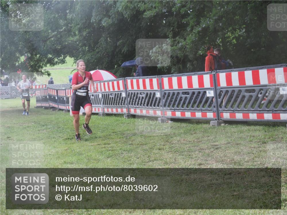 21.06.2025 - 27. Vierlanden-Triathlon KatJ http://msf.ph/oto/8039602 15.06.2025 14:23:43 Ziel 1184, 1247, 1267 meine-sportfotos.de