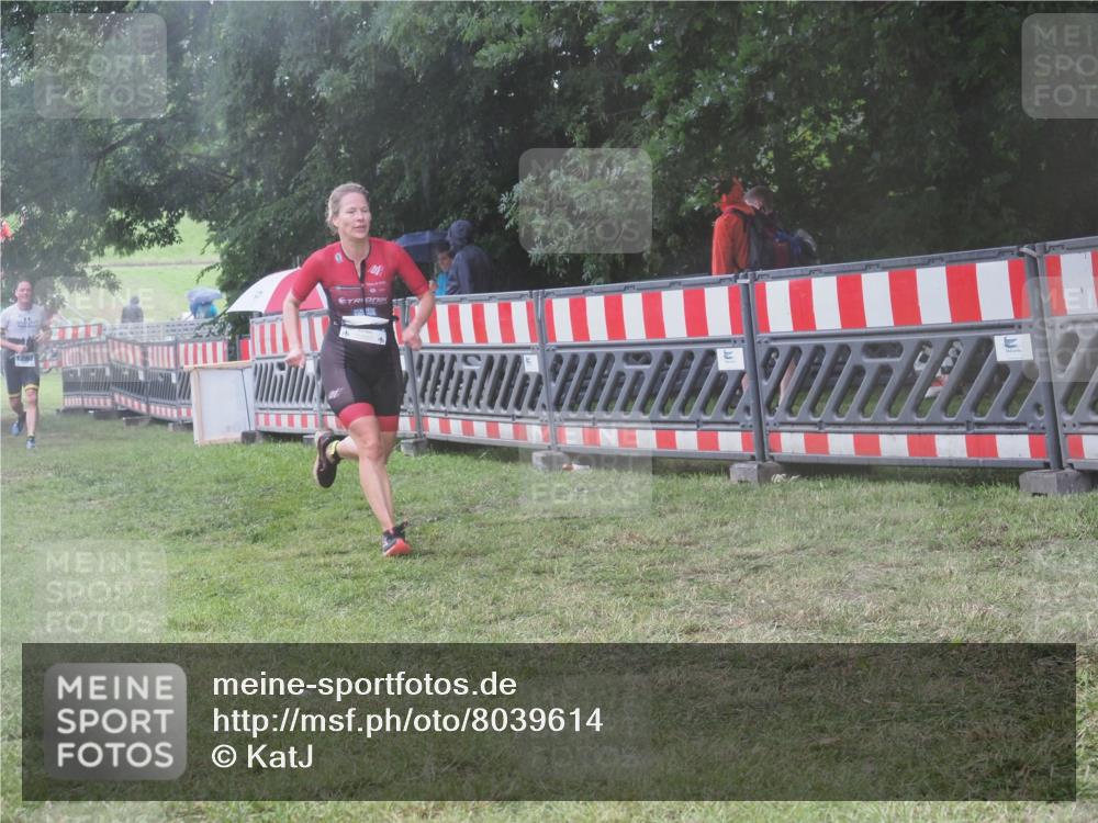 21.06.2025 - 27. Vierlanden-Triathlon KatJ http://msf.ph/oto/8039614 15.06.2025 14:23:44 Ziel 1184, 1267, 1300 meine-sportfotos.de