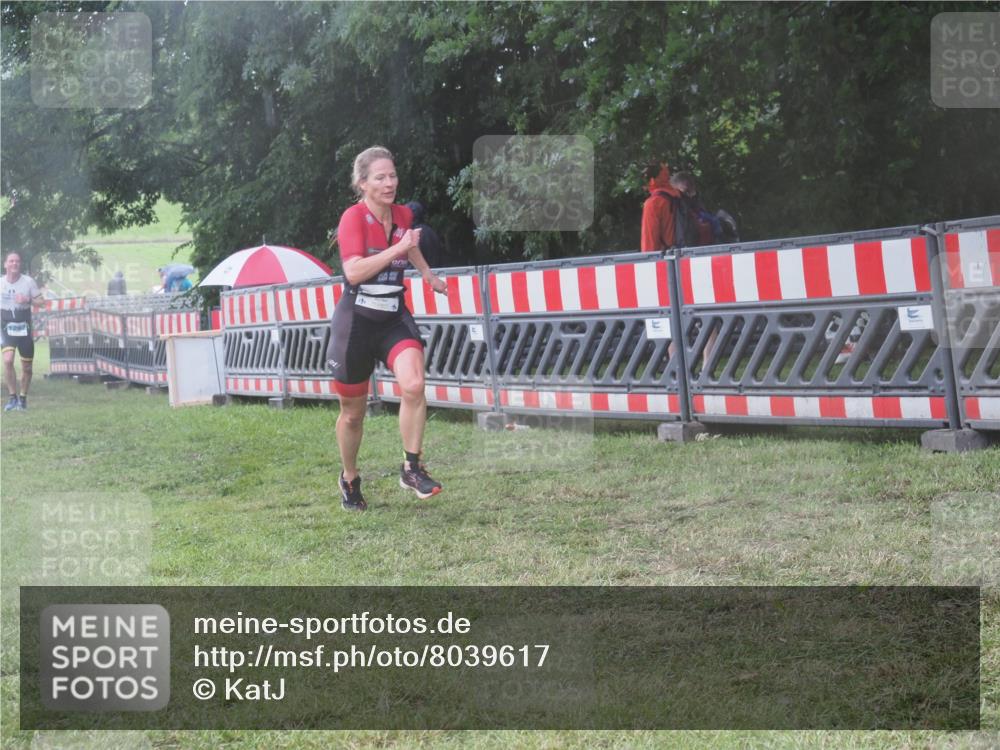21.06.2025 - 27. Vierlanden-Triathlon KatJ http://msf.ph/oto/8039617 15.06.2025 14:23:44 Ziel 1184, 1267, 1300 meine-sportfotos.de