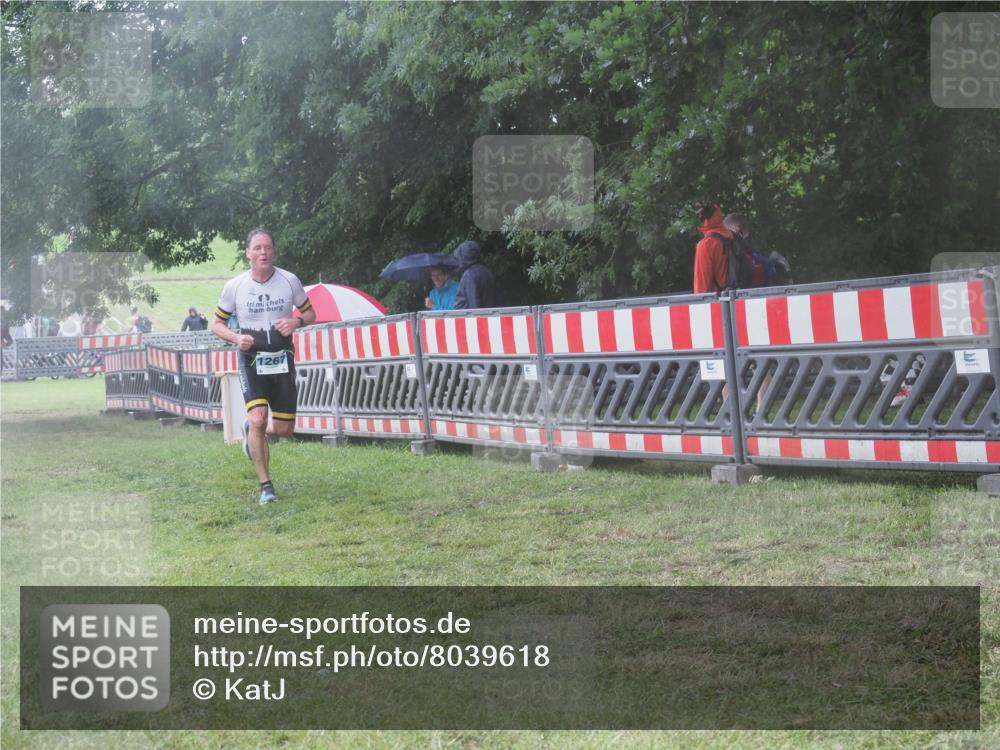 21.06.2025 - 27. Vierlanden-Triathlon KatJ http://msf.ph/oto/8039618 15.06.2025 14:23:47 Ziel 1184, 1267, 1300 meine-sportfotos.de