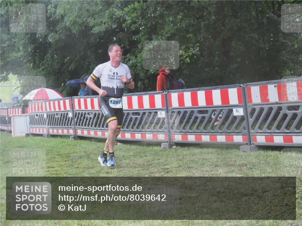 21.06.2025 - 27. Vierlanden-Triathlon KatJ http://msf.ph/oto/8039642 15.06.2025 14:23:48 Ziel 1267, 1300 meine-sportfotos.de